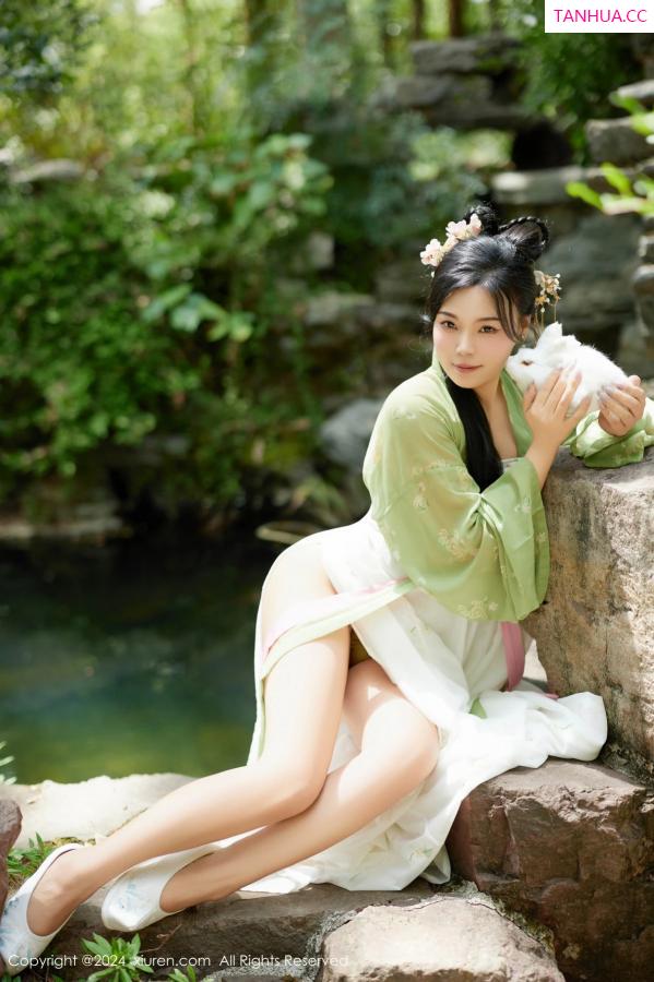   [XiuRen]高清写真图 2024.09.14 No.9162 麦田 性感美臀第13张图片